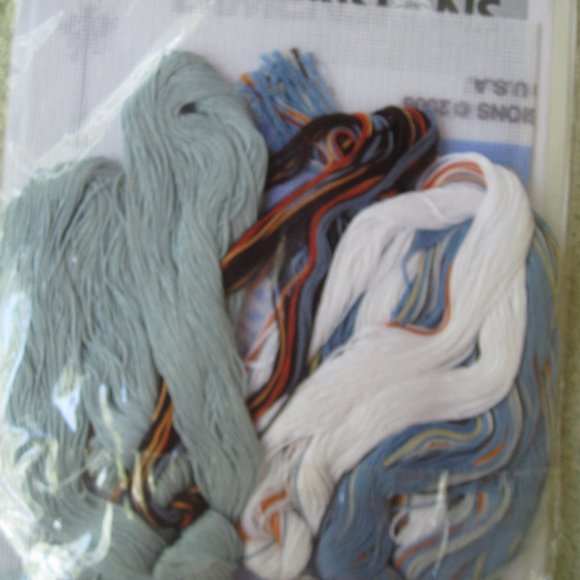 Dimensions SNOWFLAKE PALS Needlepoint Pillow Kit #9138 Snowman Bird 12"x12" 2006 - Picture 6 of 9